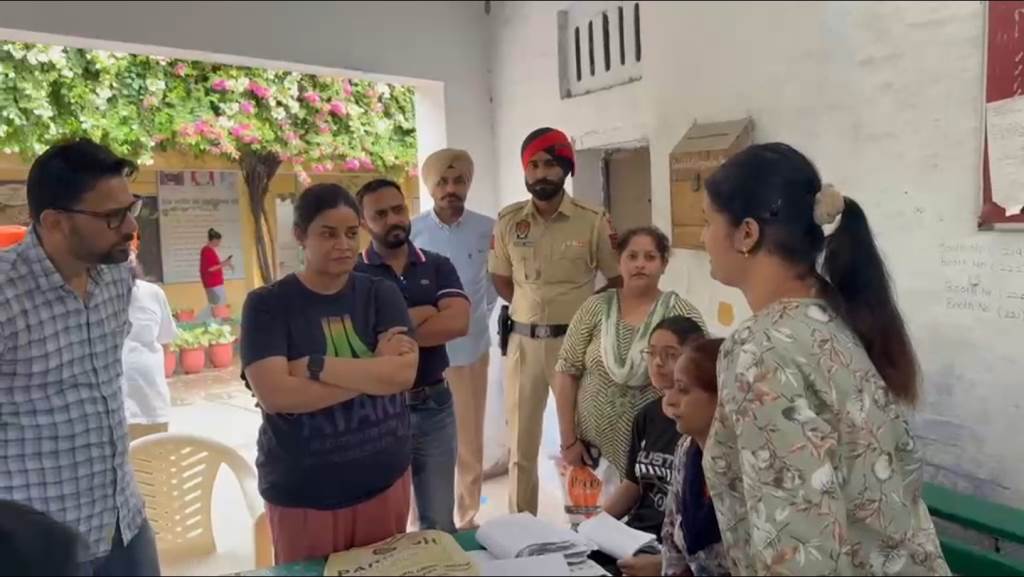 ਜ਼ਿਲ੍ਹਾ ਚੋਣ ਅਫ਼ਸਰ ਕੋਮਲ ਮਿੱਤਲ ਵੱਲੋਂ ਚੋਣ ਅਮਲੇ ਨੂੰ ਸਪੈਸ਼ਲ ਇੰਟੈਂਸਿਵ ਰਿਵੀਜ਼ਨ ਸਮੇਂ ਸਿਰ ਅਤੇ ਗਲਤੀਰਹਿਤ ਮੁਕੰਮਲ ਕਰਨ ਦੇ ਨਿਰਦੇਸ਼